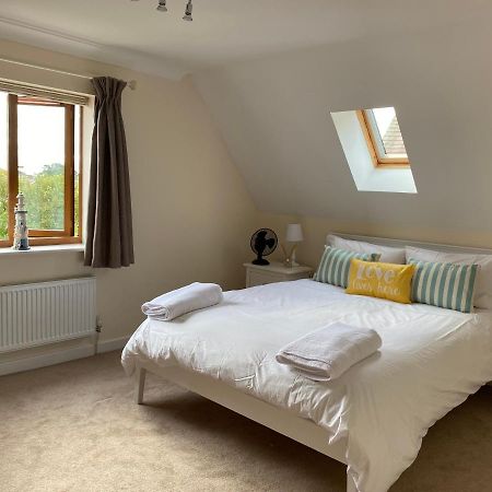 Stylish Contemporary Seaside Holiday Home With 5 Bedrooms, Sea View, Parking And Ev Point Herne Bay Exterior photo