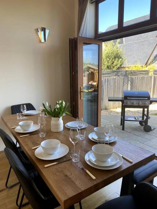 Stylish Contemporary Seaside Holiday Home With 5 Bedrooms, Sea View, Parking And Ev Point Herne Bay Exterior photo