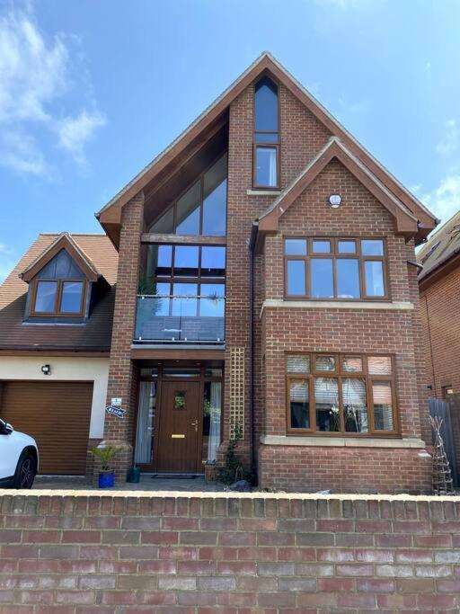 Stylish Contemporary Seaside Holiday Home With 5 Bedrooms, Sea View, Parking And Ev Point Herne Bay Exterior photo