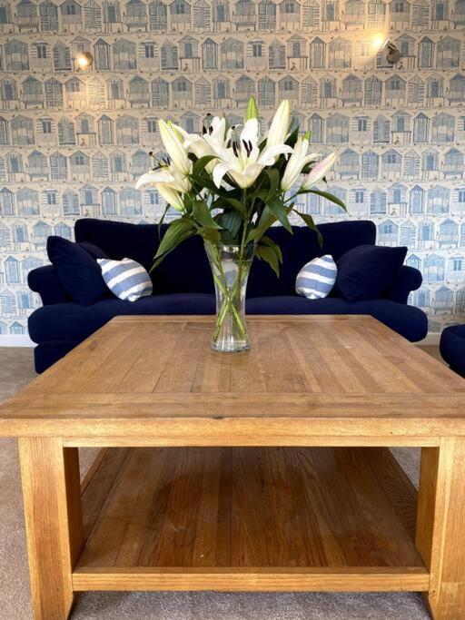 Stylish Contemporary Seaside Holiday Home With 5 Bedrooms, Sea View, Parking And Ev Point Herne Bay Exterior photo