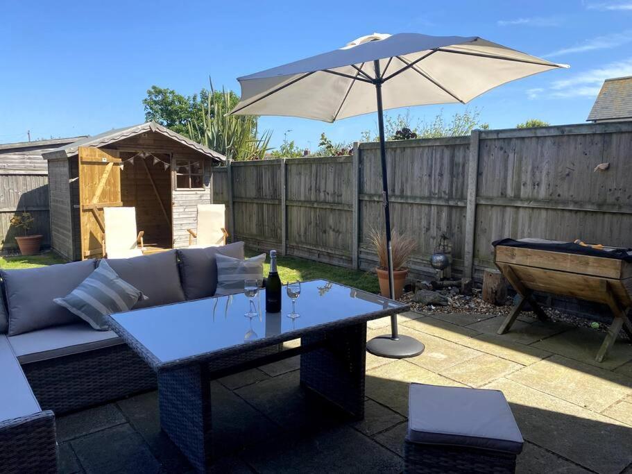 Stylish Contemporary Seaside Holiday Home With 5 Bedrooms, Sea View, Parking And Ev Point Herne Bay Exterior photo