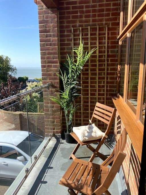 Stylish Contemporary Seaside Holiday Home With 5 Bedrooms, Sea View, Parking And Ev Point Herne Bay Exterior photo