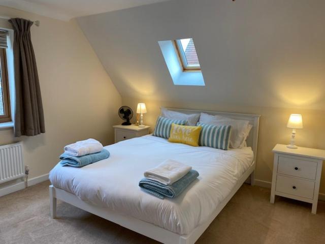 Stylish Contemporary Seaside Holiday Home With 5 Bedrooms, Sea View, Parking And Ev Point Herne Bay Exterior photo